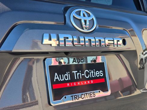 Used 2018 Toyota 4Runner SR5 Premium AWD/4WD image 7