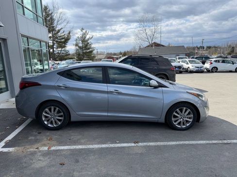 Used 2015 Hyundai Elantra SE w/ Option Group 02 image 5