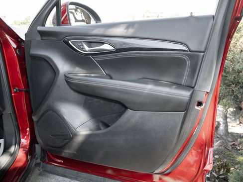 Used 2023 Buick Envision Essence image 43