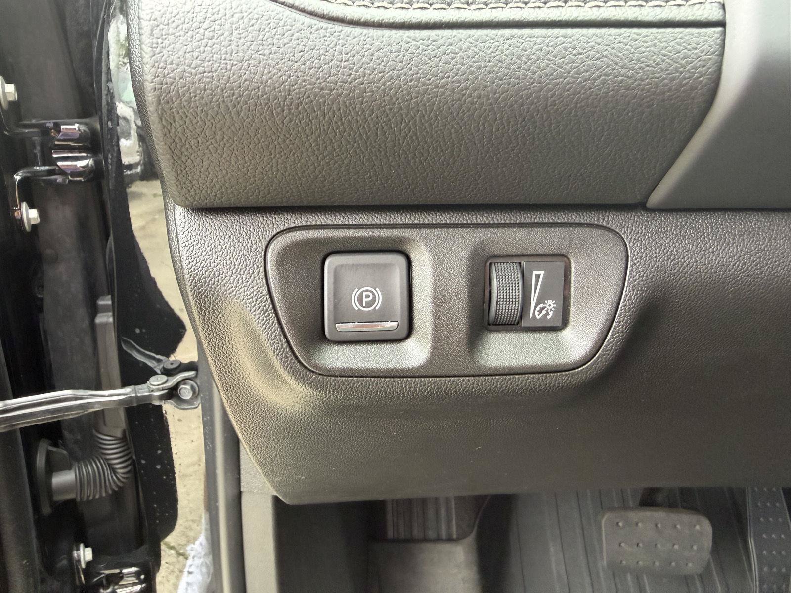 Used 2021 GMC Acadia SLE w/ Driver Convenience Package FWD image 6