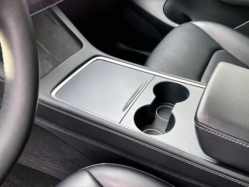 Used 2022 Tesla Model Y Performance image 15