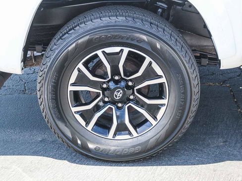Certified 2022 Toyota Tacoma TRD Sport w/ TRD Premium Sport Package AWD/4WD image 13