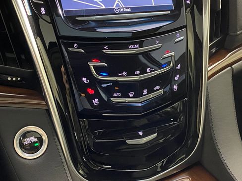 Used 2019 Cadillac Escalade Premium Luxury image 18