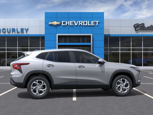 New 2026 Chevrolet Trax LS w/ LS Convenience Package FWD image 5