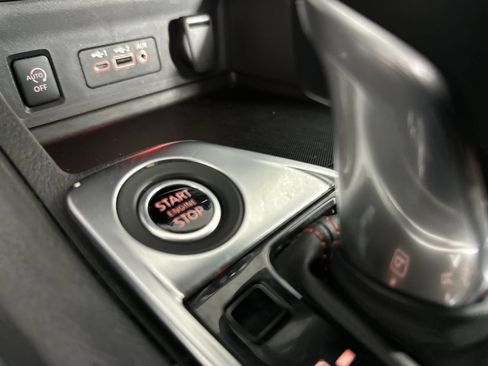 Used 2025 Nissan Sentra SR FWD image 12