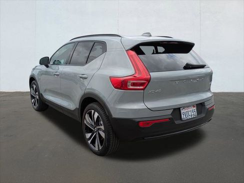 Used 2025 Volvo XC40 B5 Ultra w/ Climate Package image 3