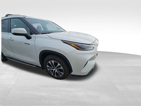 Used 2021 Toyota Highlander XLE image 4