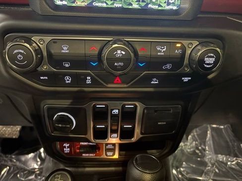 Used 2020 Jeep Gladiator Rubicon image 13