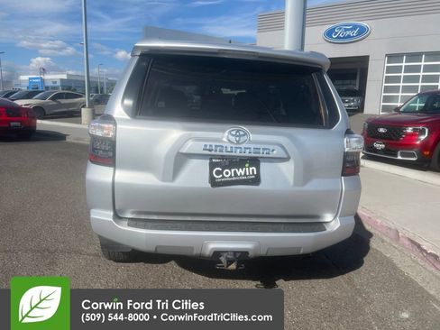 Used 2016 Toyota 4Runner SR5 w/ Four Season Floor Mat Package AWD/4WD image 7