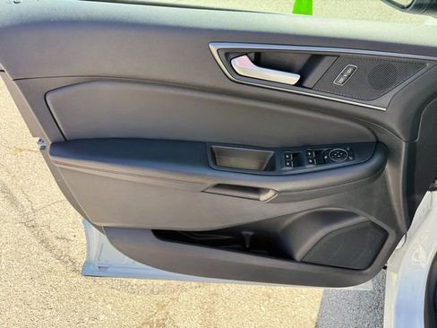 Used 2022 Ford Edge SE w/ Black Appearance Package image 18