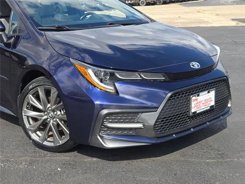 Used 2022 Toyota Corolla SE image 2