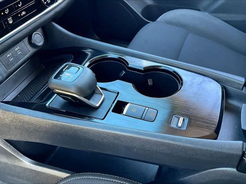 Used 2024 Nissan Rogue S image 17