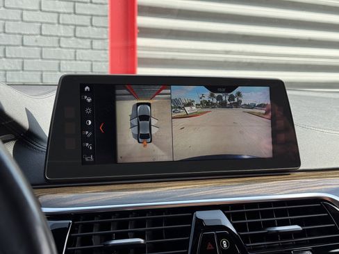 Used 2018 BMW M550i xDrive image 24