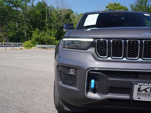 Used 2023 Jeep Grand Cherokee Overland w/ Luxury Tech Group IV AWD/4WD image 18
