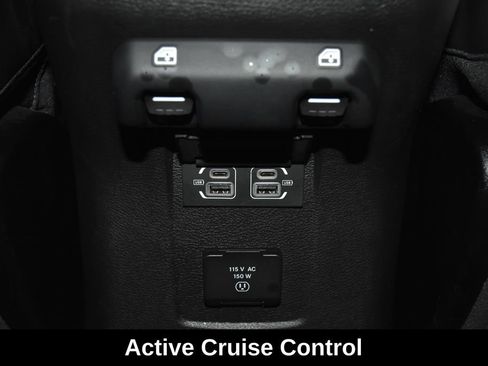 Used 2025 Jeep Wrangler Unlimited Sahara AWD/4WD image 32