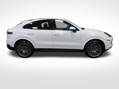 Used 2023 Porsche Cayenne Platinum Edition image 7