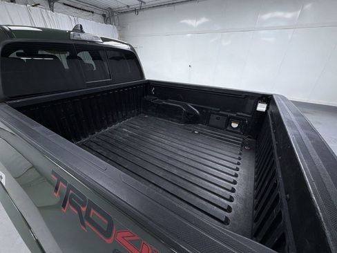 Used 2022 Toyota Tacoma TRD Sport w/ Technology Package image 18
