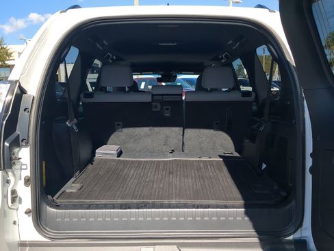 Used 2023 Lexus GX 460 image 13