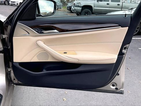 Used 2019 BMW 530i w/ Convenience Package image 25