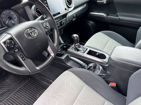 Used 2022 Toyota Tacoma TRD Off-Road AWD/4WD image 5