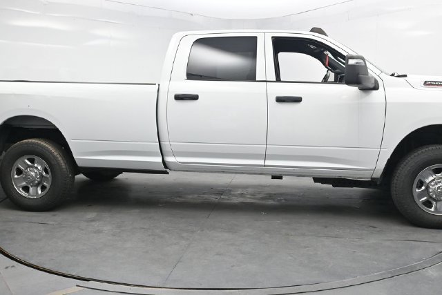 Used 2024 RAM 2500 Tradesman w/ Chrome Appearance Group AWD/4WD image 7