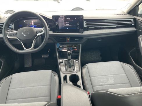 Used 2025 Volkswagen Jetta SE w/ Sunroof Package image 14