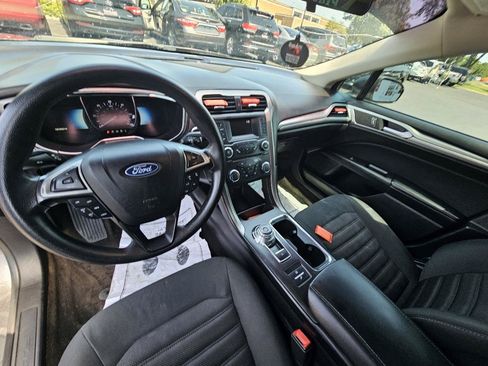 Used 2018 Ford Fusion SE FWD image 20