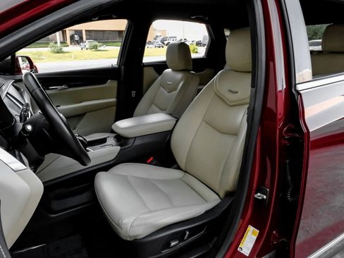 Used 2018 Cadillac XT5 FWD image 38