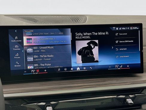 Used 2025 BMW X7 xDrive40i w/ Premium Package image 18