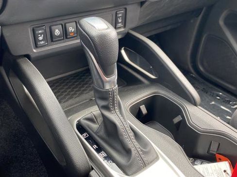 Used 2022 Nissan Frontier SV AWD/4WD image 18