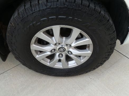 Used 2013 Toyota Land Cruiser image 7