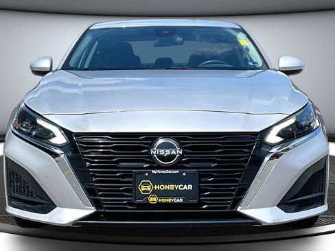 Used 2023 Nissan Altima 2.5 SV FWD image 2