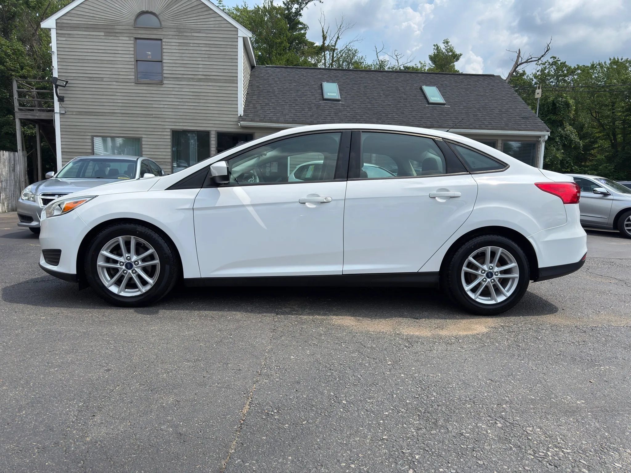 Used 2018 Ford Focus SE FWD image 4