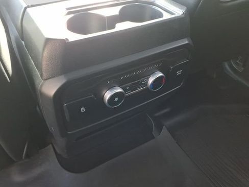 Used 2021 Ford Expedition XLT image 11