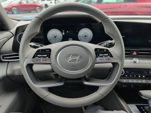 Used 2025 Hyundai Elantra SEL FWD image 11