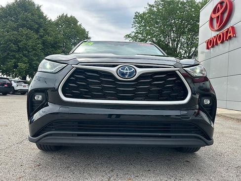 Certified 2024 Toyota Highlander XLE AWD/4WD image 9