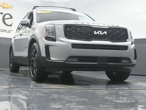 Used 2022 Kia Telluride SX w/ SX Prestige Package image 3