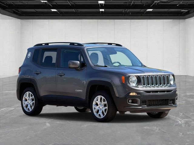 Used 2017 Jeep Renegade Latitude w/ Cold Weather Group AWD/4WD image 3