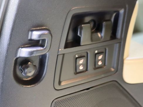Used 2013 Toyota Sequoia Platinum RWD image 64