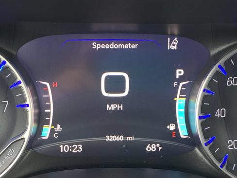 Used 2025 Chrysler Pacifica Limited FWD image 34