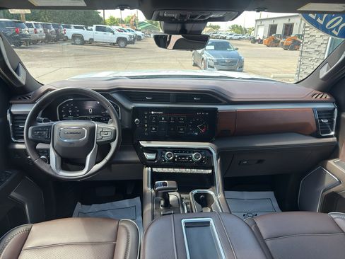 Used 2022 GMC Sierra 1500 Denali w/ Denali Reserve Package AWD/4WD image 13