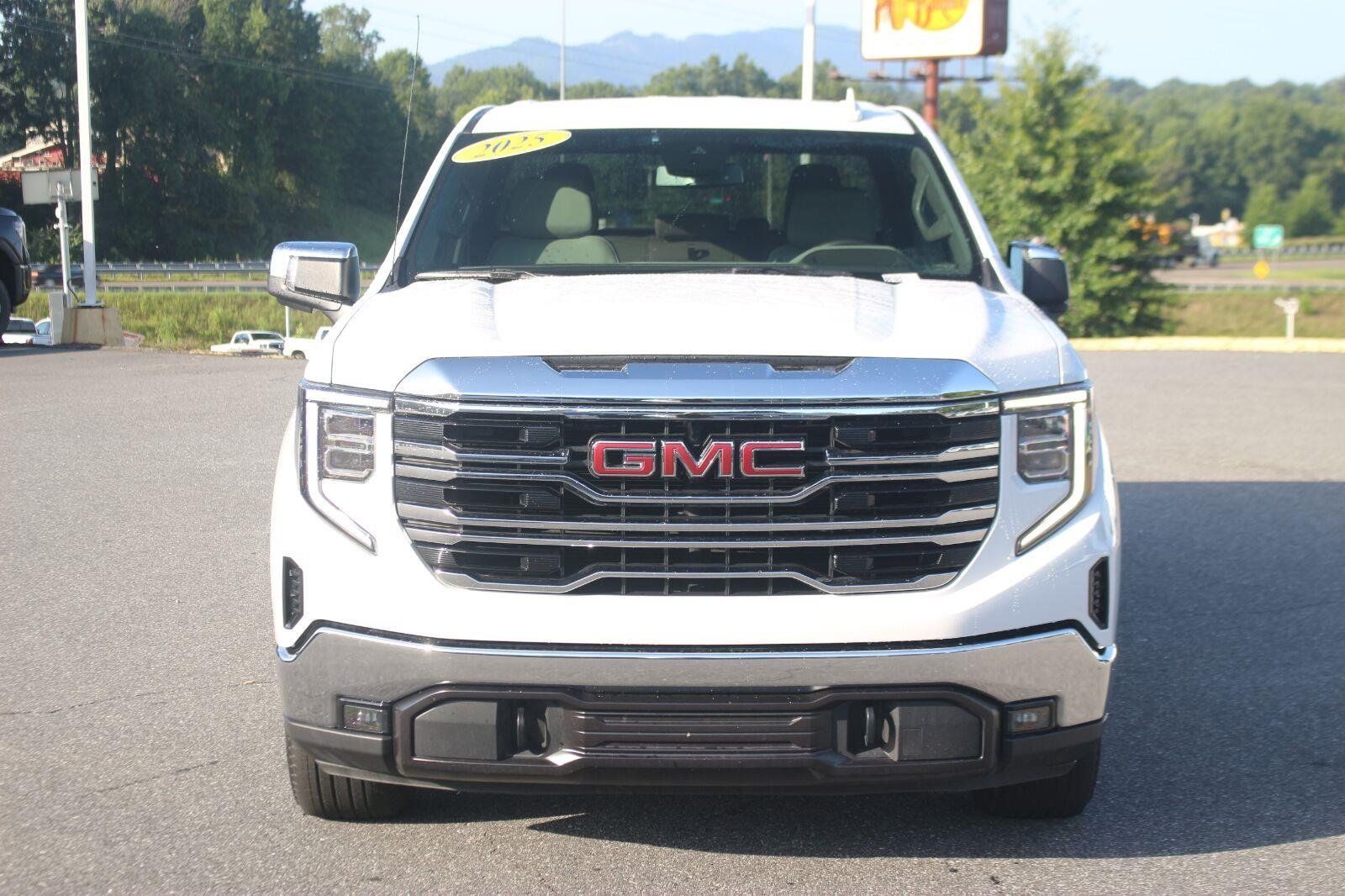 Used 2025 GMC Sierra 1500 SLT AWD/4WD image 2