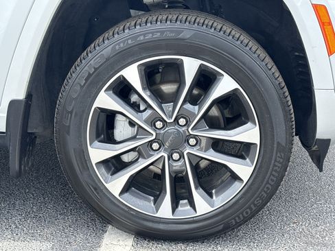 Used 2024 Jeep Grand Cherokee Overland w/ Adv Protech Group III image 12