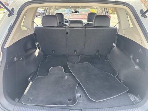 Used 2023 Volkswagen Tiguan SE image 9