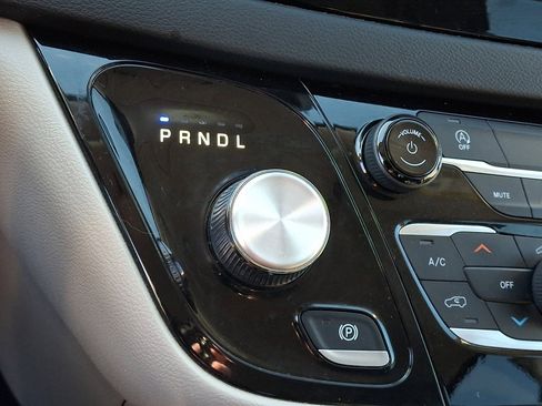 Certified 2023 Chrysler Voyager LX image 27