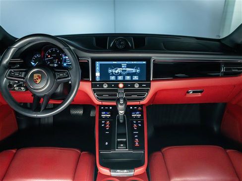 Used 2023 Porsche Macan AWD/4WD image 17
