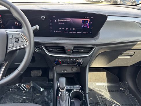 Used 2025 Buick Encore GX Preferred FWD image 17