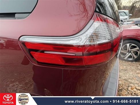 Used 2018 Toyota Sienna Limited Premium image 10