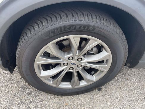 Used 2021 Ford Explorer XLT w/ Equipment Group 202A image 9