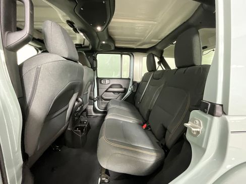 Used 2024 Jeep Wrangler Unlimited Sahara AWD/4WD image 28